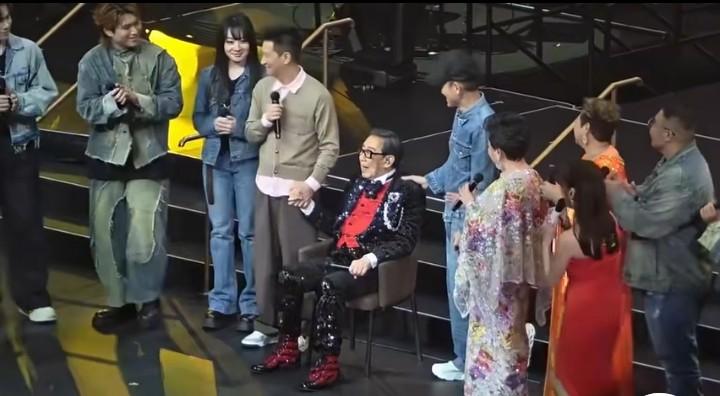 娱乐圈真是不缺话题。胡枫演唱会，黄日华热情拥抱刘德华，结果华仔一转头被指“一秒黑