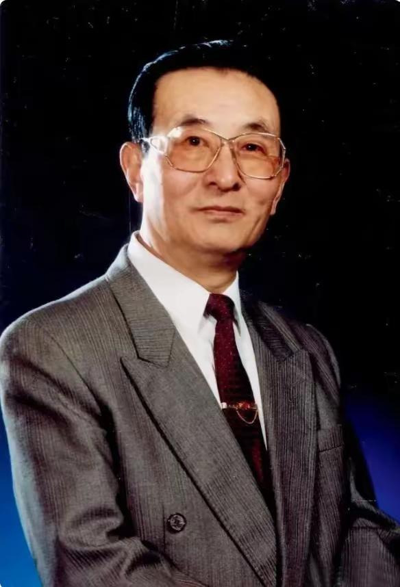 王铎：陈涌泉的单口相声，可以说是独步天下。
不信，你可以看看他的《棺材铺》和《君