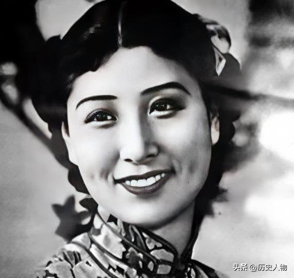 关露原名胡寿楣，又名胡楣，是三十年代上海文坛声名斐然的才女，诗人、作家，《春天里