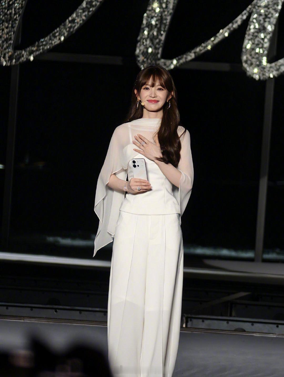 田曦薇的6万张照片藏着星光Live 整场分享温柔又治愈，田曦薇解锁动态拍摄的多样