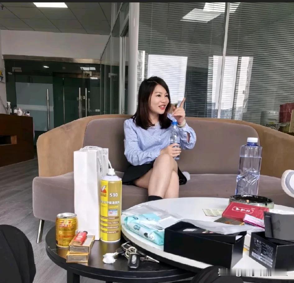 总部派来的指导员，正对着我们领导一顿输出！[笑哭]