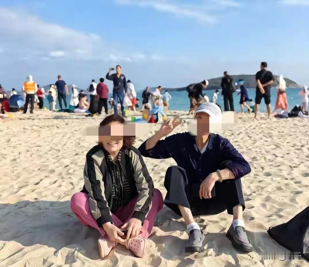 公婆来住十天不喊爸妈不做家务，岳父母要来，妻子连夜大扫除，丈夫直接买机票走人
 