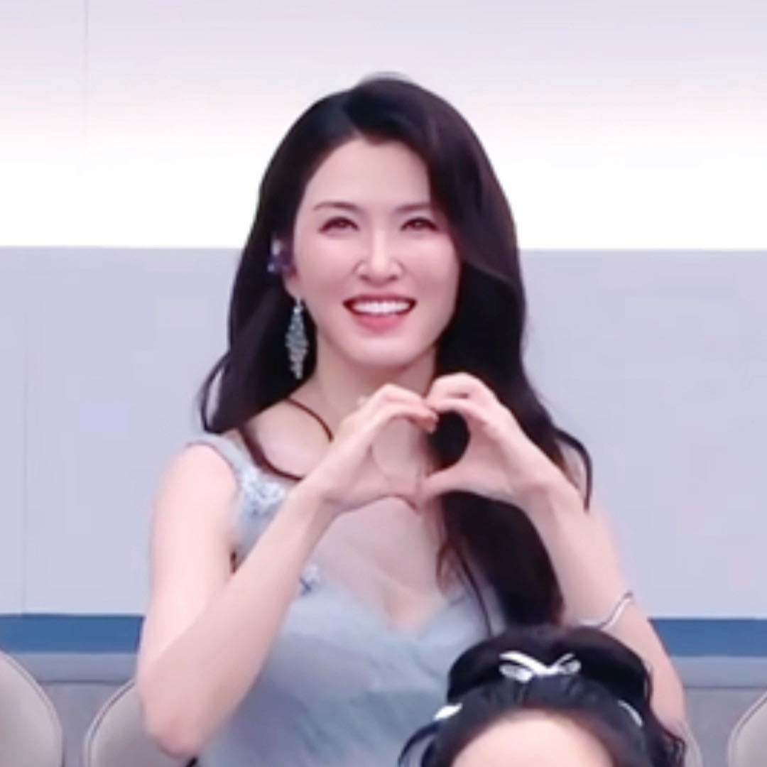 雨爱组不cue徐洁儿雨爱组提了所有人没提徐洁儿 队长选人没人要，小考考了第一。舞