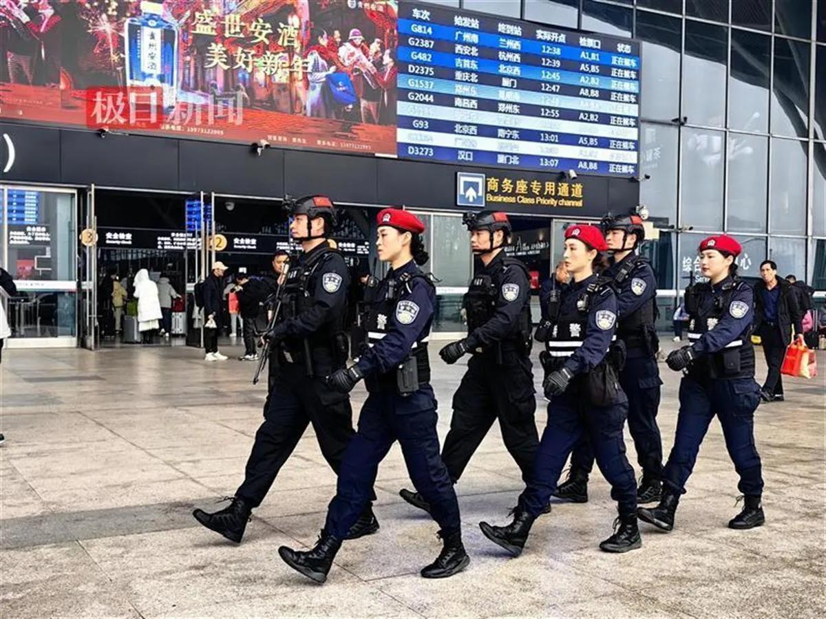 无法阻挡的眷恋
春节放假没几天，
千年传承不简单。
举国欢庆共团圆，
平安喜乐满