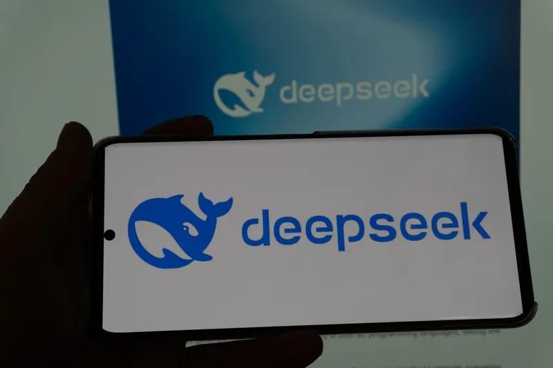 今天是节后上班第一天。deep seek 访问者众多，服务器老是崩溃。deep 