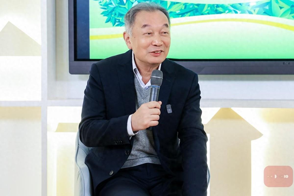 网上有个说法特别火，说是农民其实只要花三十万就能在老家盖起一栋三层小洋楼，再花个