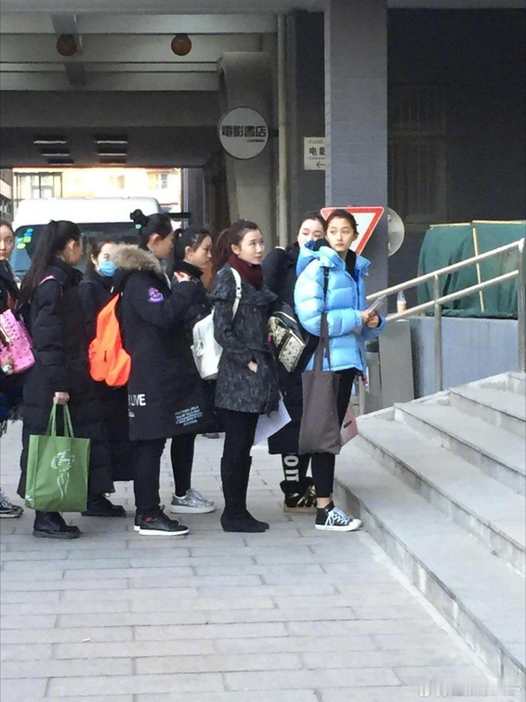 摄影师为关晓彤身材发声关晓彤 支持方力挺：关晓彤日常减脂餐+健身超自律，生图脸小