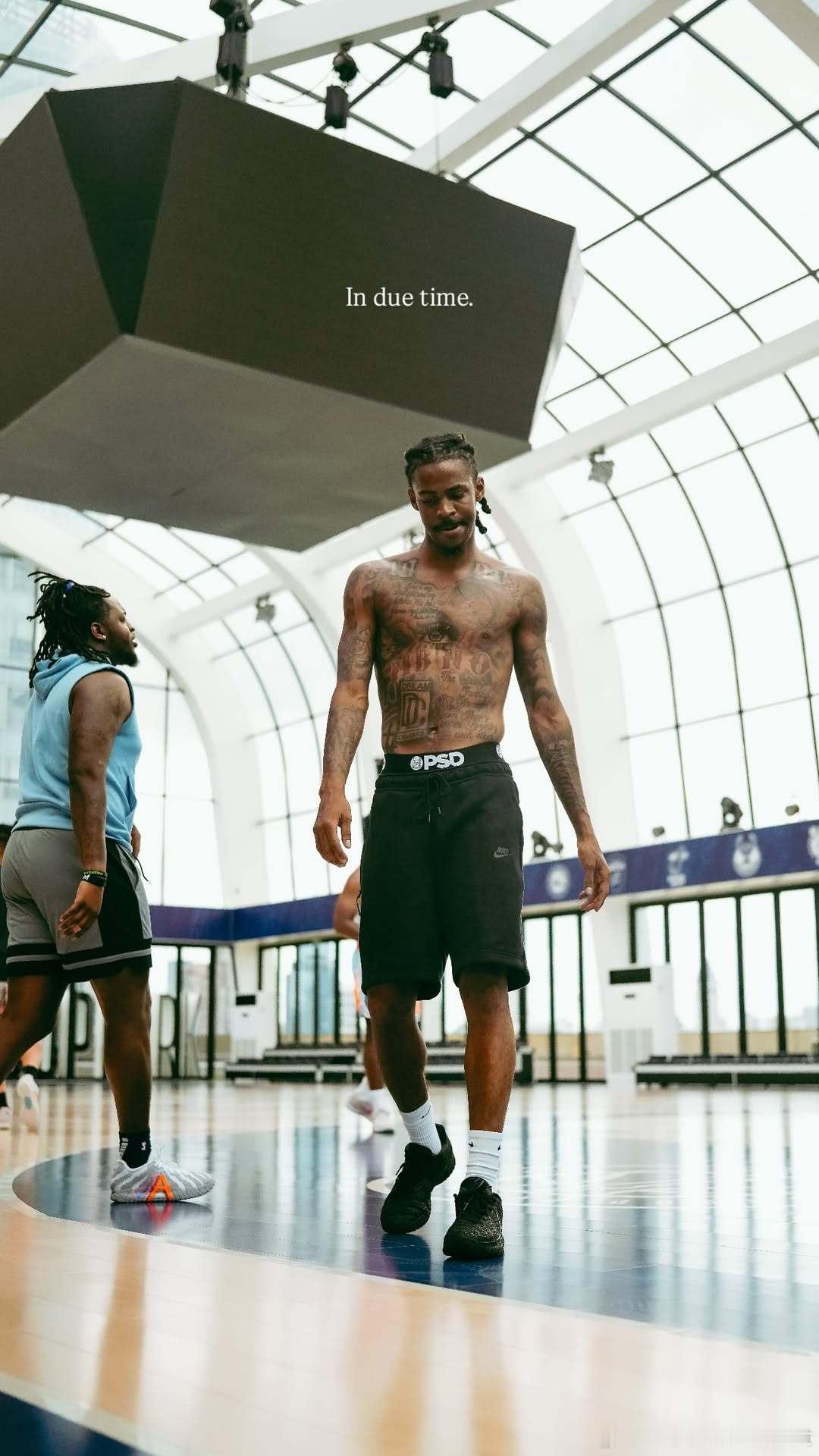 摄影师回顾莫兰特休赛期训练照。