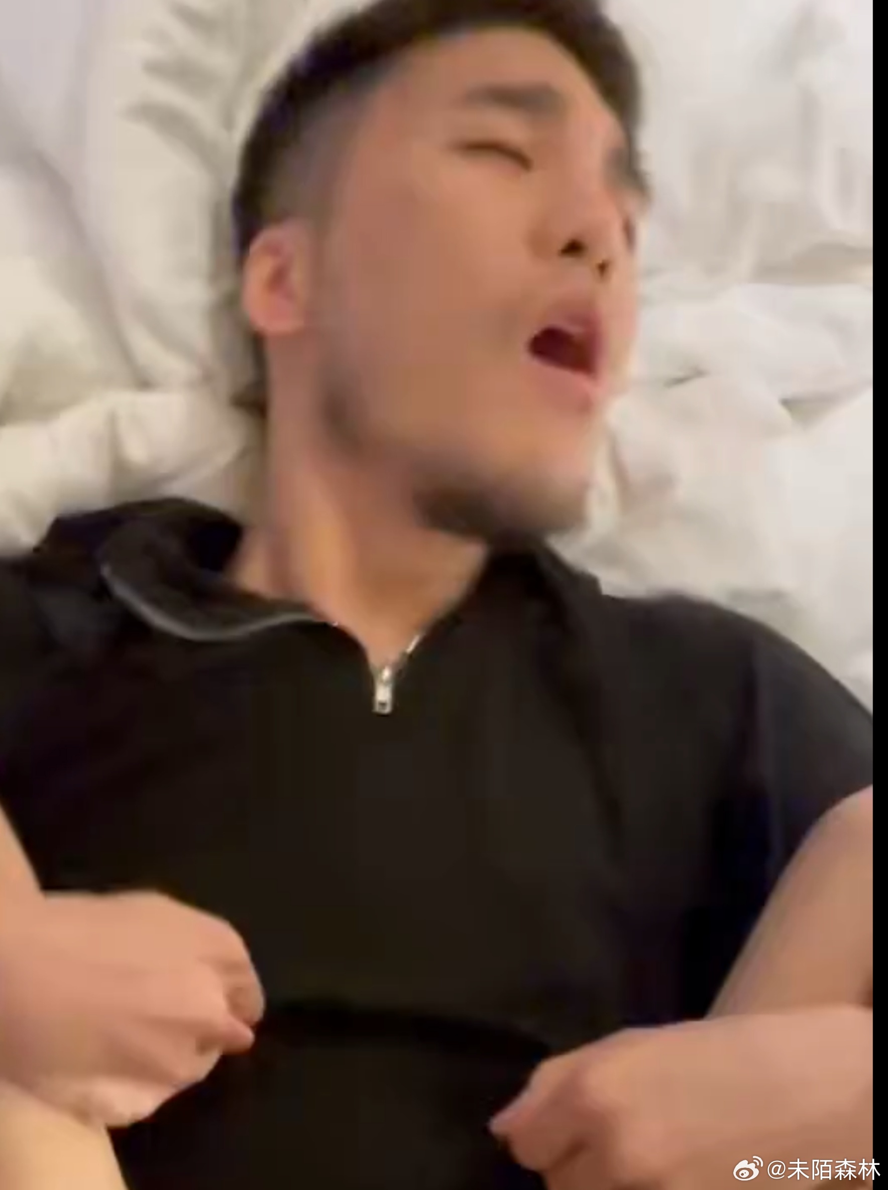 这表情也太sao了吧 ​​​
