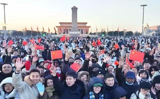 解放军军舰都快贴到台岛4.7海里了，台当局高层居然在五星级酒店搓大餐？这操作真的