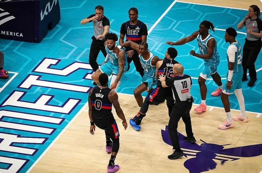 Shams：ESPN消息源透露，活塞与黄蜂冲突事件的禁赛处罚如下：▪️以赛亚·斯