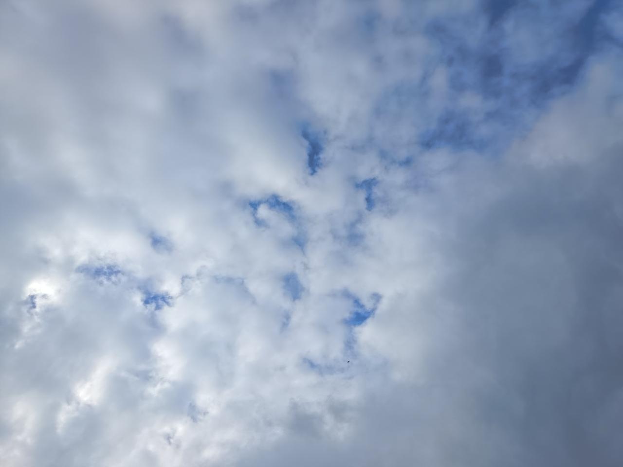 用一张图证明天空很美没事的时候多抬头仰望天空，真的很美！！