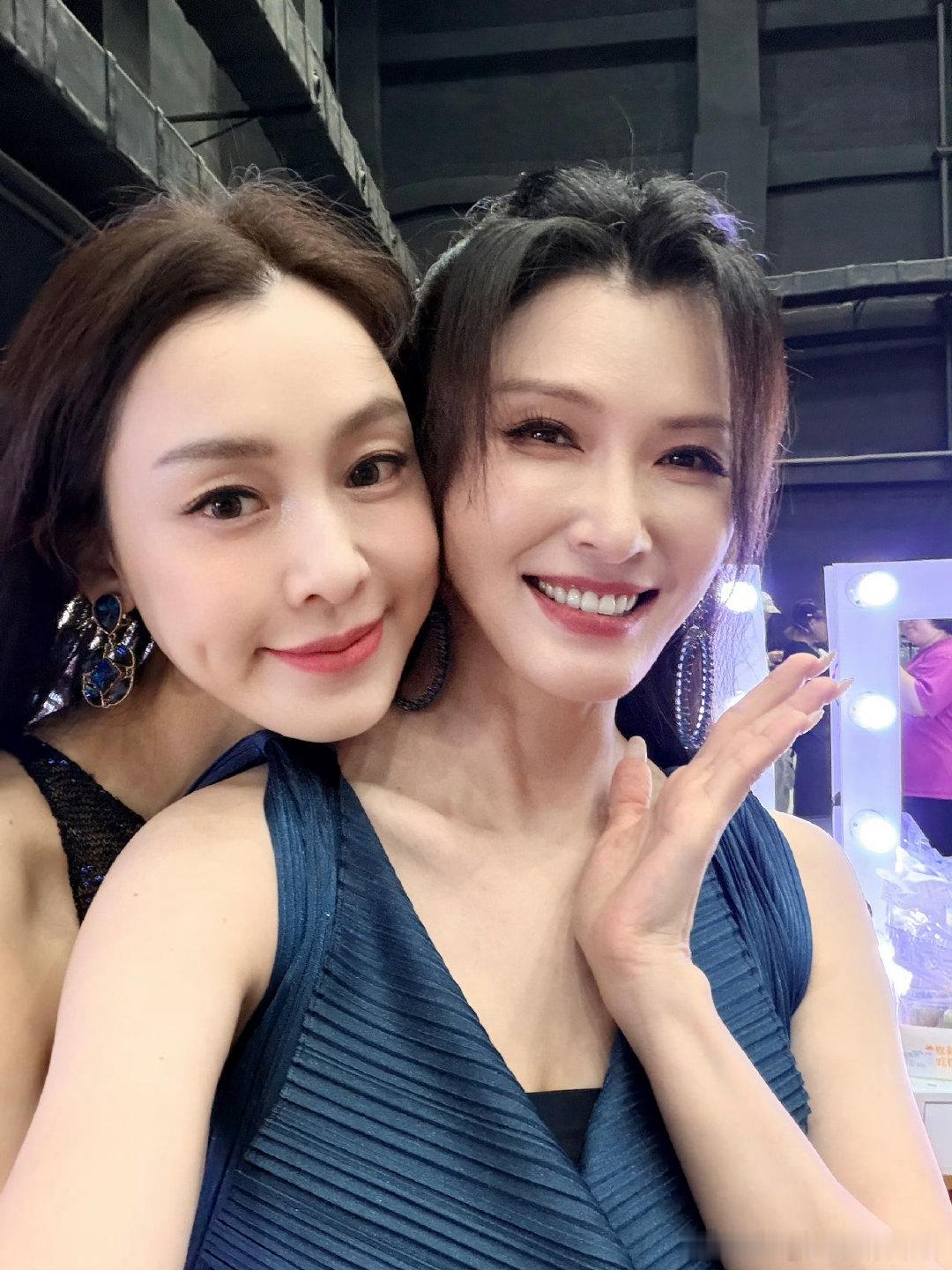 虽手机至今没能找回，收官合照珍藏回忆，和姐姐攒下满满聚会行程 徐洁儿手机还没找到