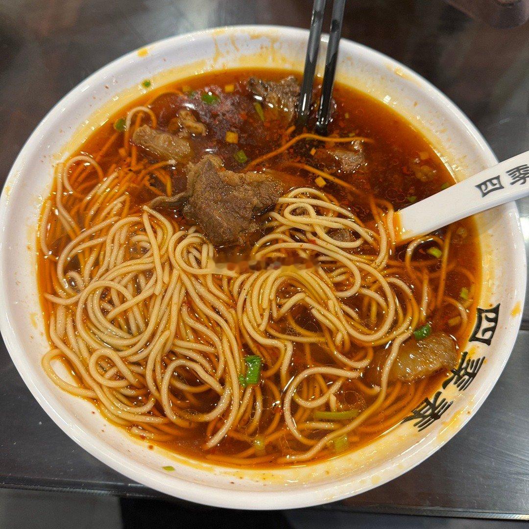 芜湖的牛肉面和小笼包 太好吃啦 牛肉面比重庆的好吃[色][色][色] ​​​