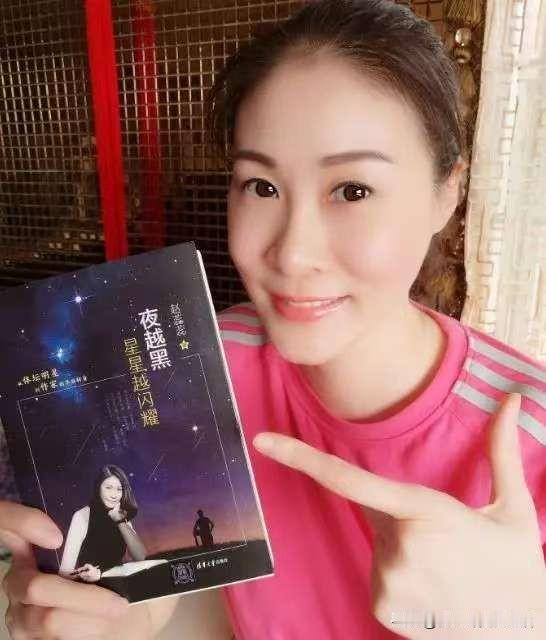 谁能想到排球明星赵蕊蕊，现在竟然成为了出色的作家。
退役以后已经出了5本书，有一