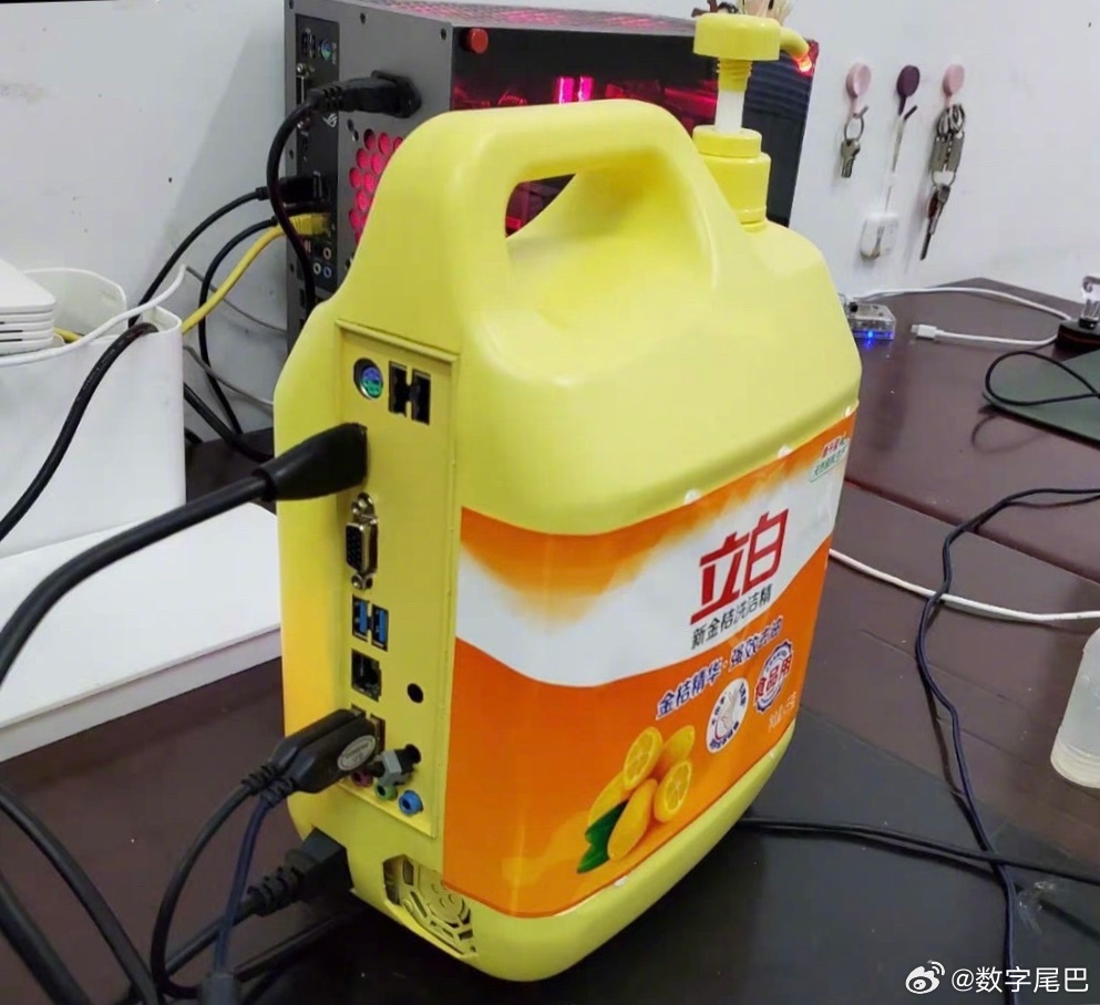 这个 2025 款电脑机箱，各位的评价是______[哆啦A梦害怕] ​​​