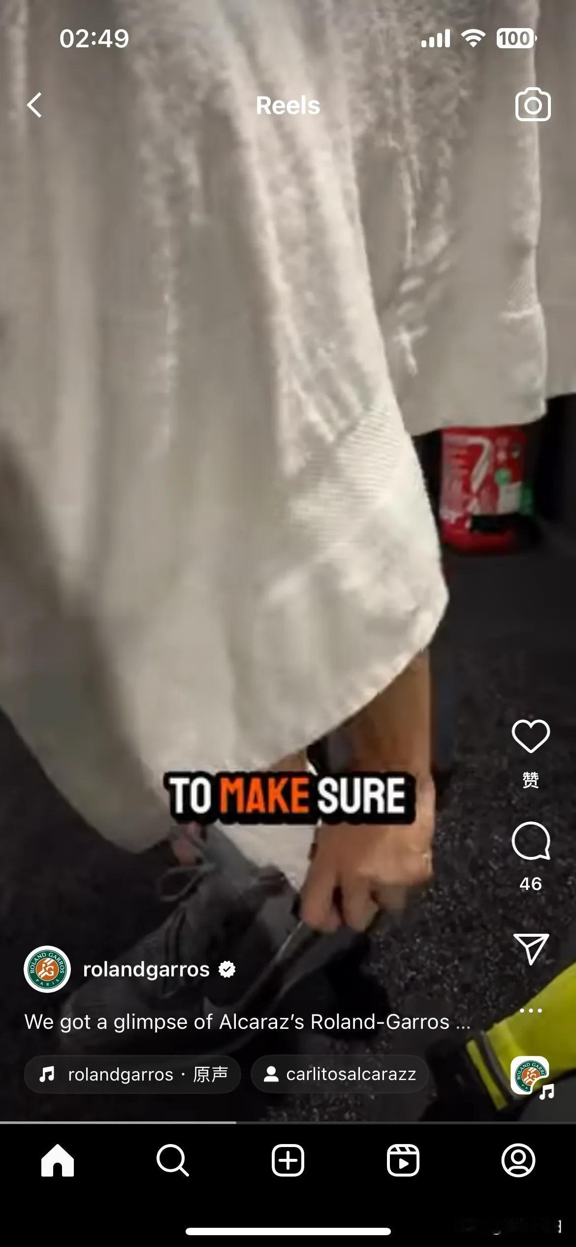 阿尔卡拉斯在第一次赢得法网冠军时做了一个纹身，这次他在巴黎大师赛向记者展现他的纹