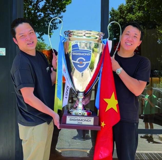 该露面的全程躲着，
不该露面的反倒扛下所有！
 
6月24号中午，北京首都机场T