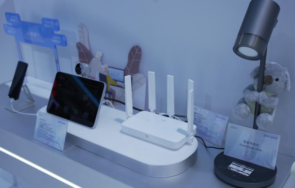 巨头纷纷押注AI家庭！中兴通讯AI家庭这一全新模式，正开启AI家庭新时代

今天