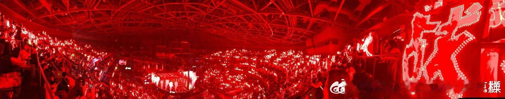 东方卫视跨年 肖战家这片红海也太🐮了🦐姐姐🐮 