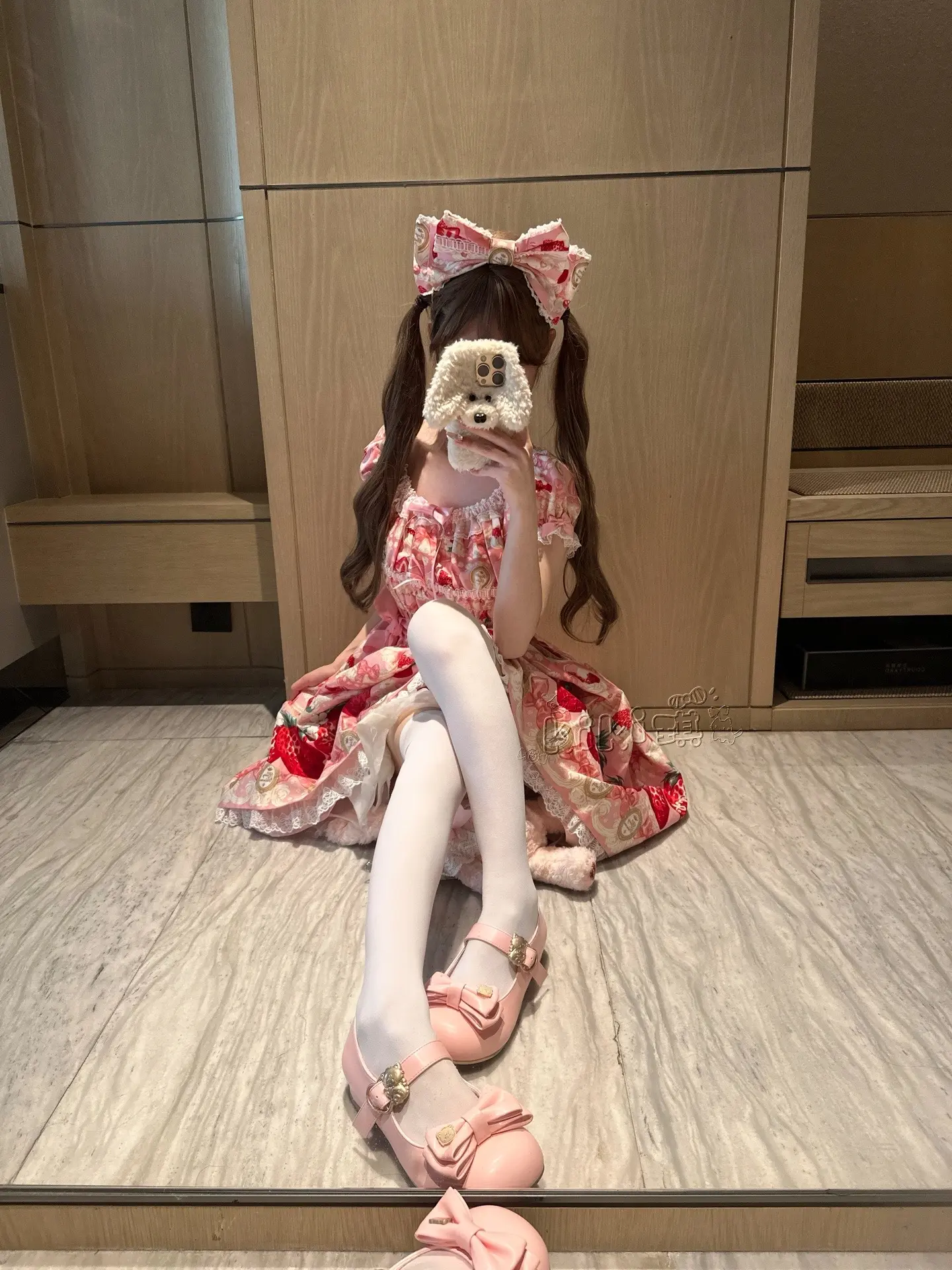 得到又推开 被爱又怀疑 一味寻找不幸福的证据  离开你我才又痛起来