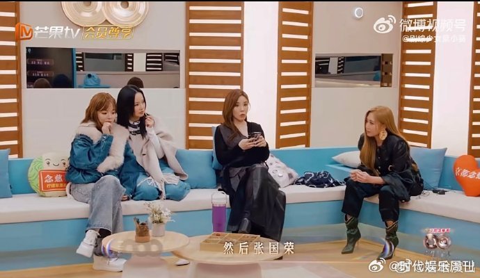 黄霄雲撤回一个张国荣声生不息黄霄雲的反应太戳人了，满怀敬意夸赞张国荣的歌，又果断