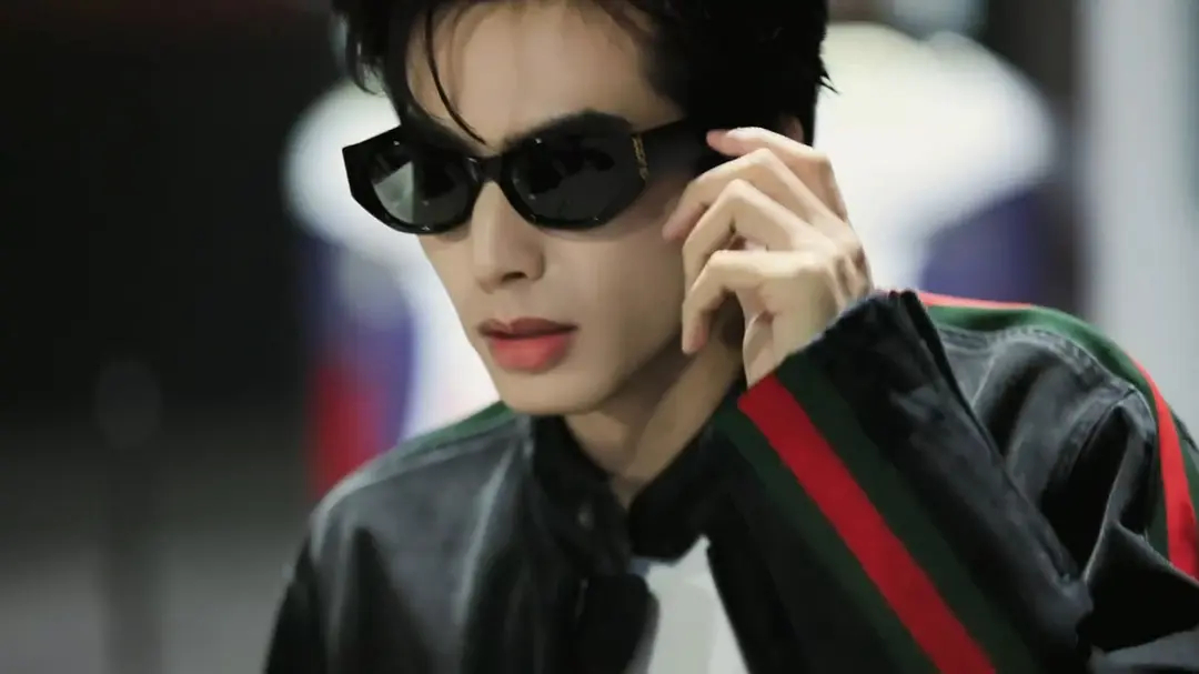 确实看得出是豪门贵族，奢侈品在宋威龙身上好搭🥹 