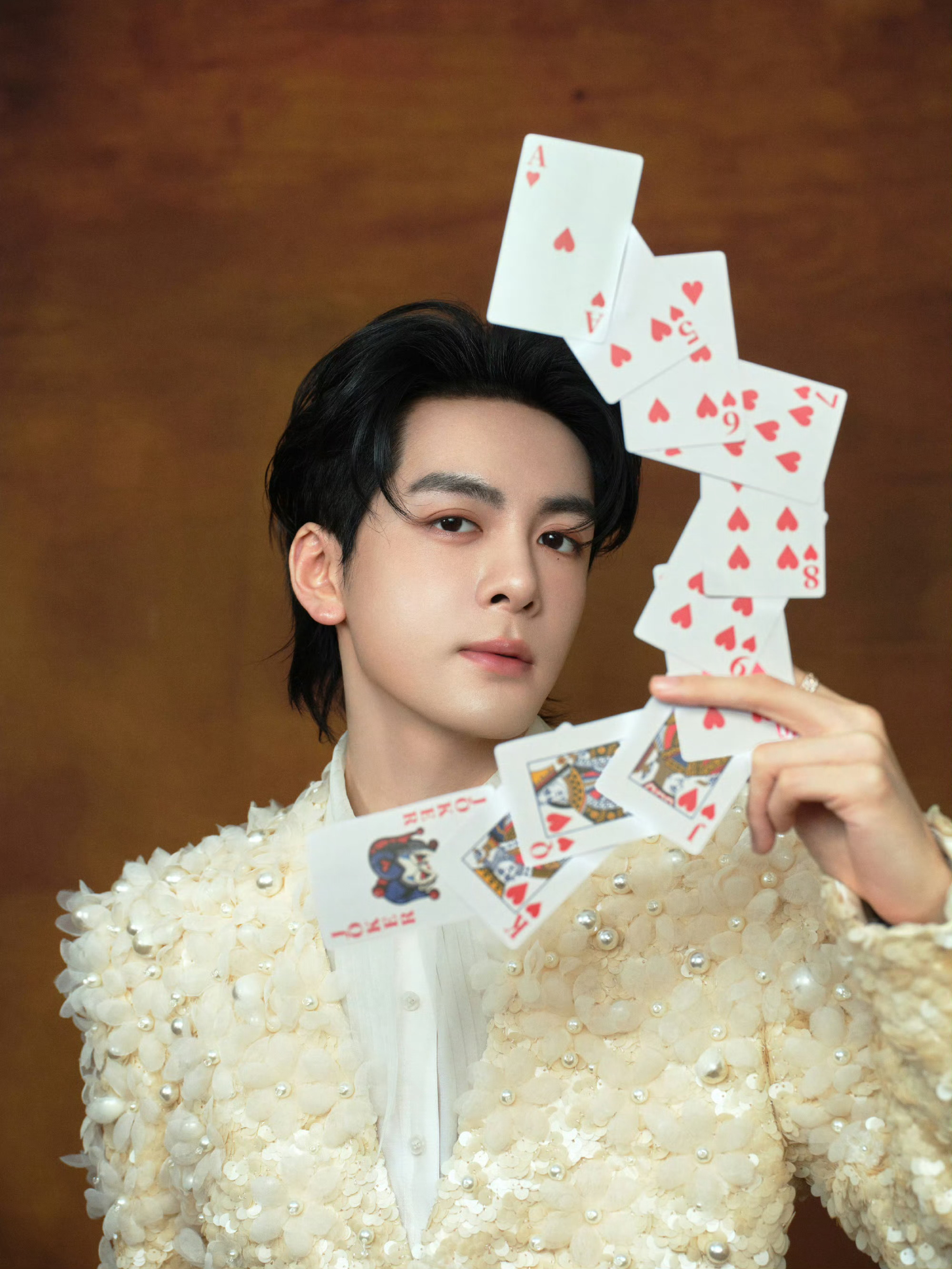 曾舜晞元宵节珍珠装 被曾舜晞元宵节的珍珠亮片装硬控了！白色系穿搭精致又高级，珍珠