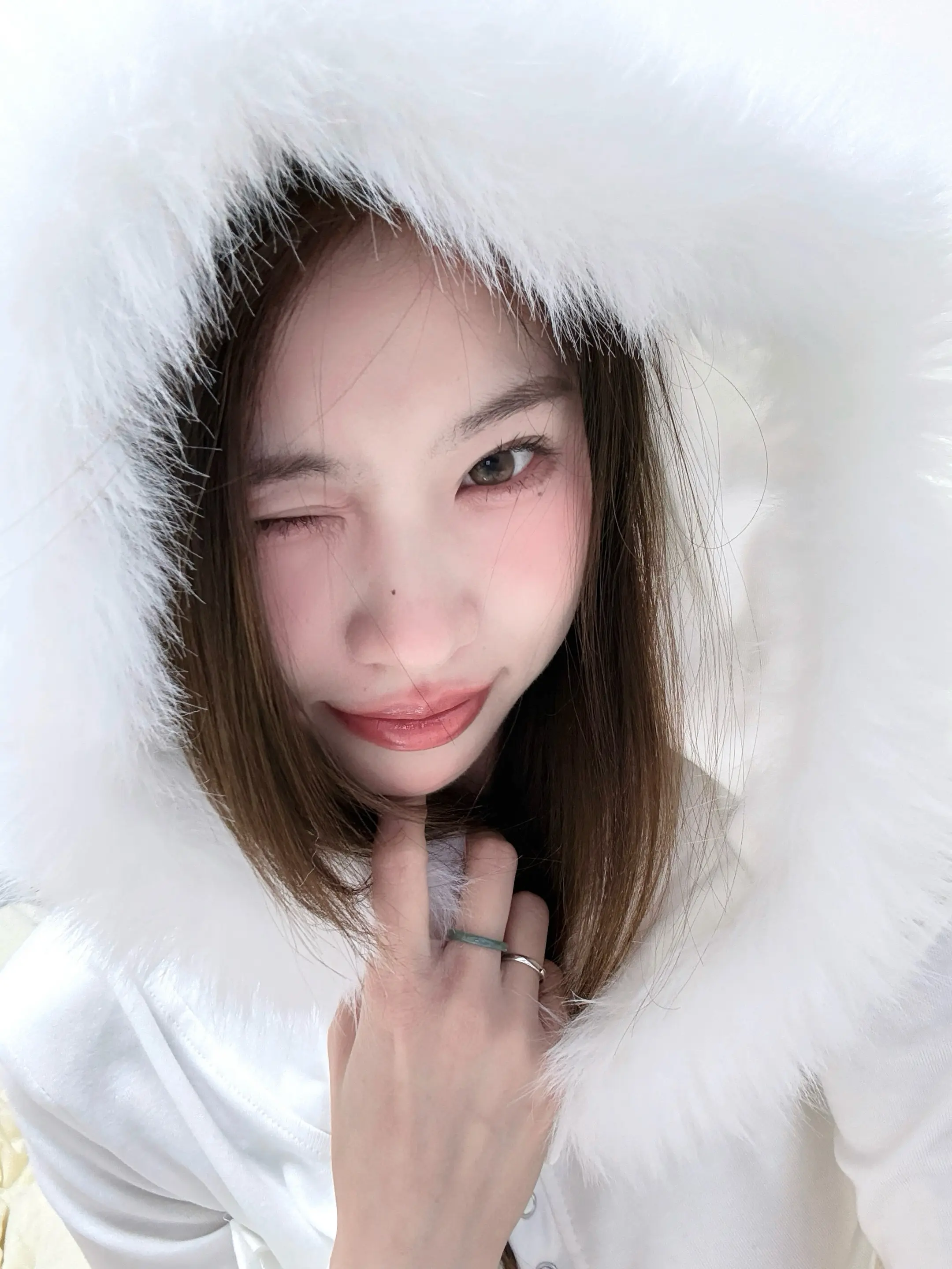 这么漂亮的年纪为什么不让自己快乐，人生何其短要笑的格外甜