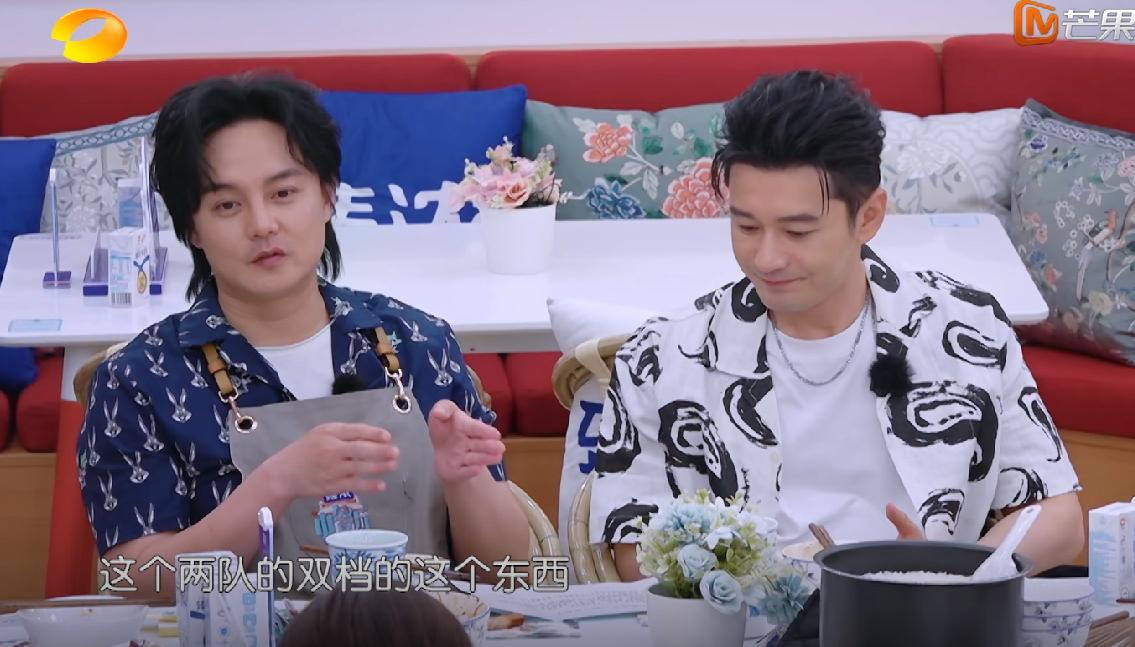 尹正：说句心里话，我不喜欢这次的双档这个东西。黄晓明：我也不喜欢。
 
不愧是尹