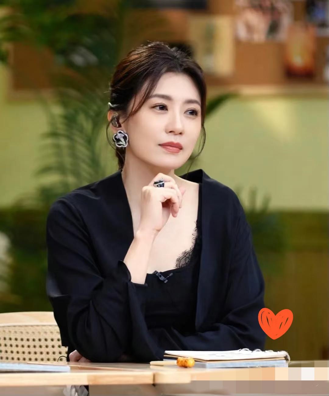 修杰楷被铐带走，贾静雯的回应才是真清醒：完美婚姻从不是人生答案！
 
谁能想到，
