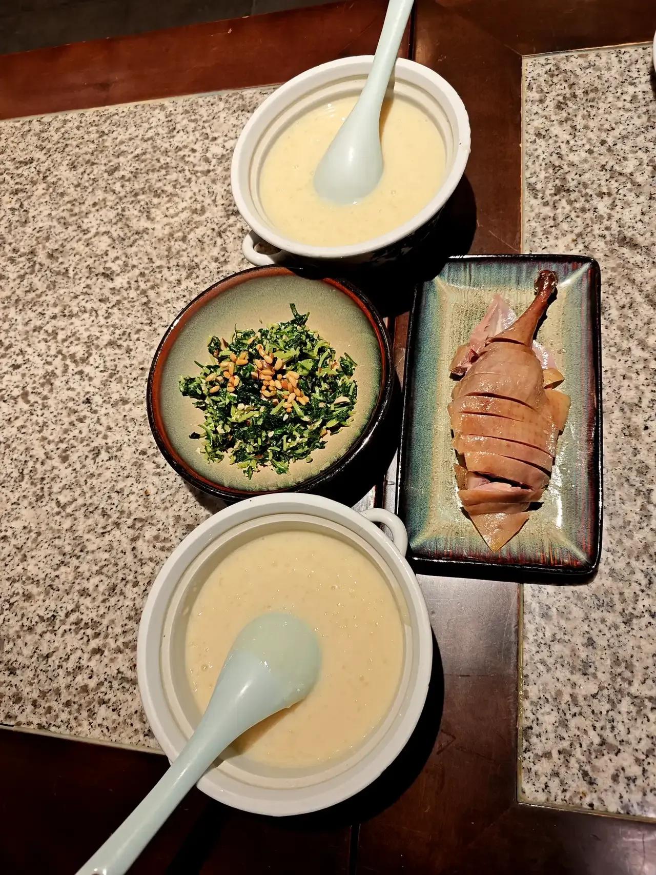 我的早餐来一碗民国美龄粥吧，营养丰富热气腾腾的早餐可以满足一天工作需要。
民国美