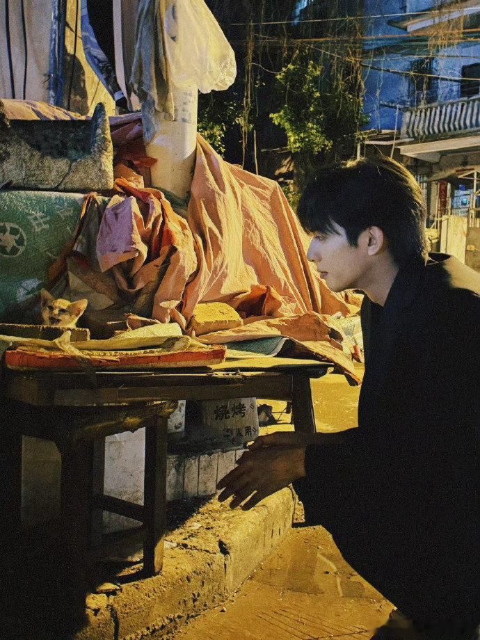 宋威龙祝大家七夕快乐 没有复杂套路，只有真诚心意，四宫格里的每一张都藏着满满的七