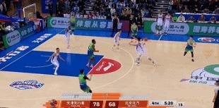 北京进攻彻底冰封！半节仅得 3 分陷入得分荒，天津雷诺兹篮下转身暴扣打成 2+1