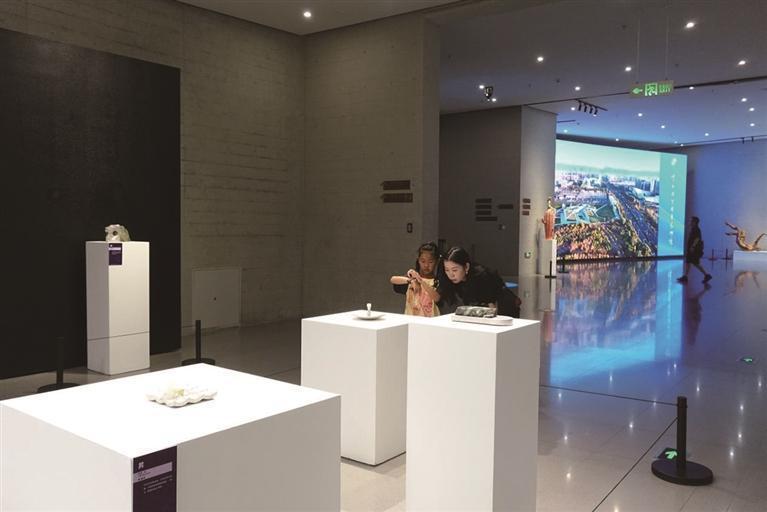 呼和浩特雕塑艺术馆“双展”启幕
为推动公共艺术发展，传承中华优秀传统文化，8月1