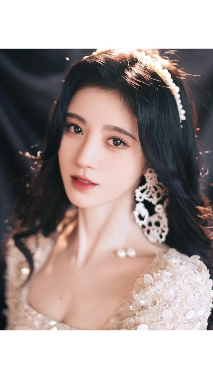 鞠婧祎与李冰冰合作遇阻，未来走向引关注

鞠婧祎曾有意加入李冰冰的团队，李冰冰方