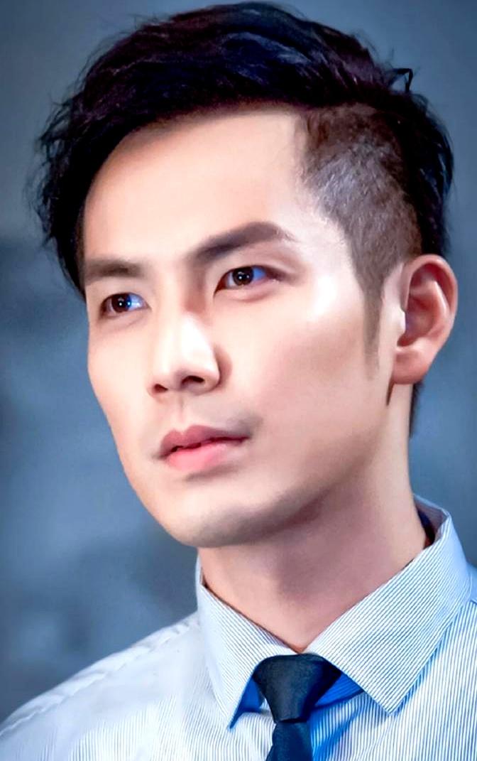 钟汉良不争不抢，在娱乐圈真是股清流。
 

人家忙着营销炒作，他呢，就老老实实拍