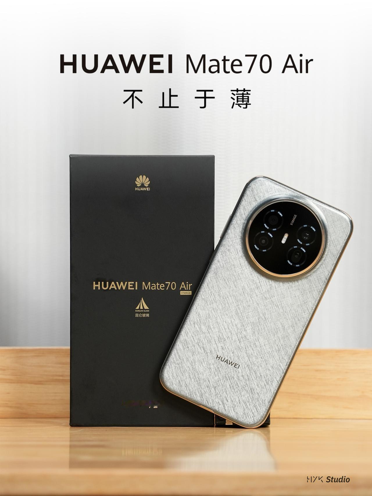 HYK图赏｜华为 Mate70 Air

这是“金丝银锦”版本。后盖用了类似Ma