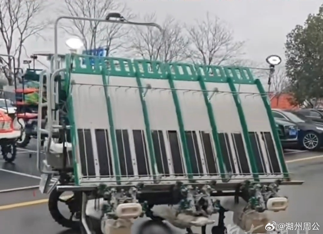 浙江新农人黑科技插秧都无人驾驶 浙江湖州长兴新农人也太潮了，放在以前不可思议，如