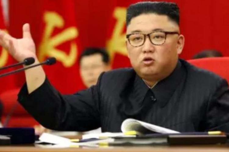 金正恩这步棋走得够狠！当着全世界的面给普京送上“无条件支持”，还直接派兵1100
