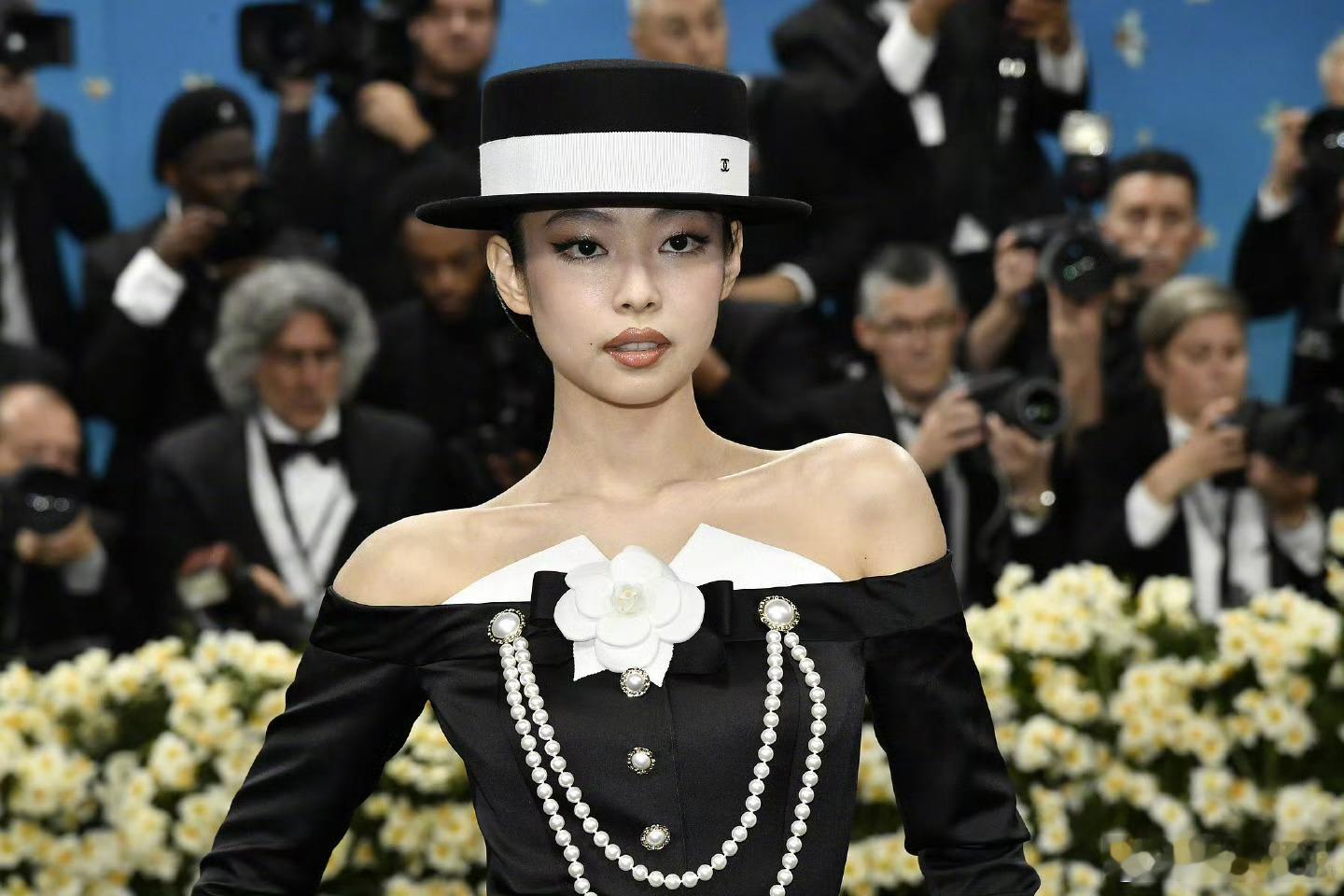 Jennie、Lisa、朴彩英亮相MetGala红毯造型生图🈶 ​​​