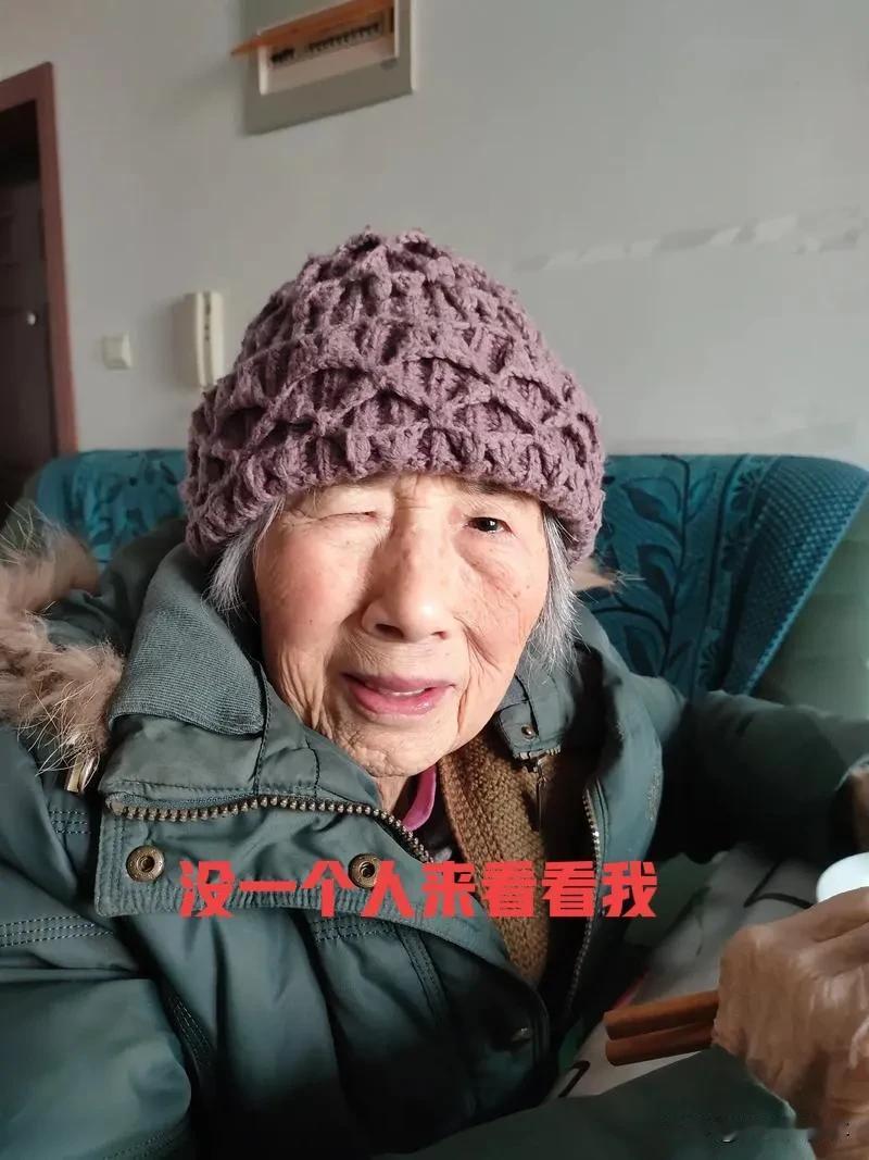 常听人说“养儿防老”，可看看隔壁83岁的李大娘，真让人心寒。她含辛茹苦养大了3个