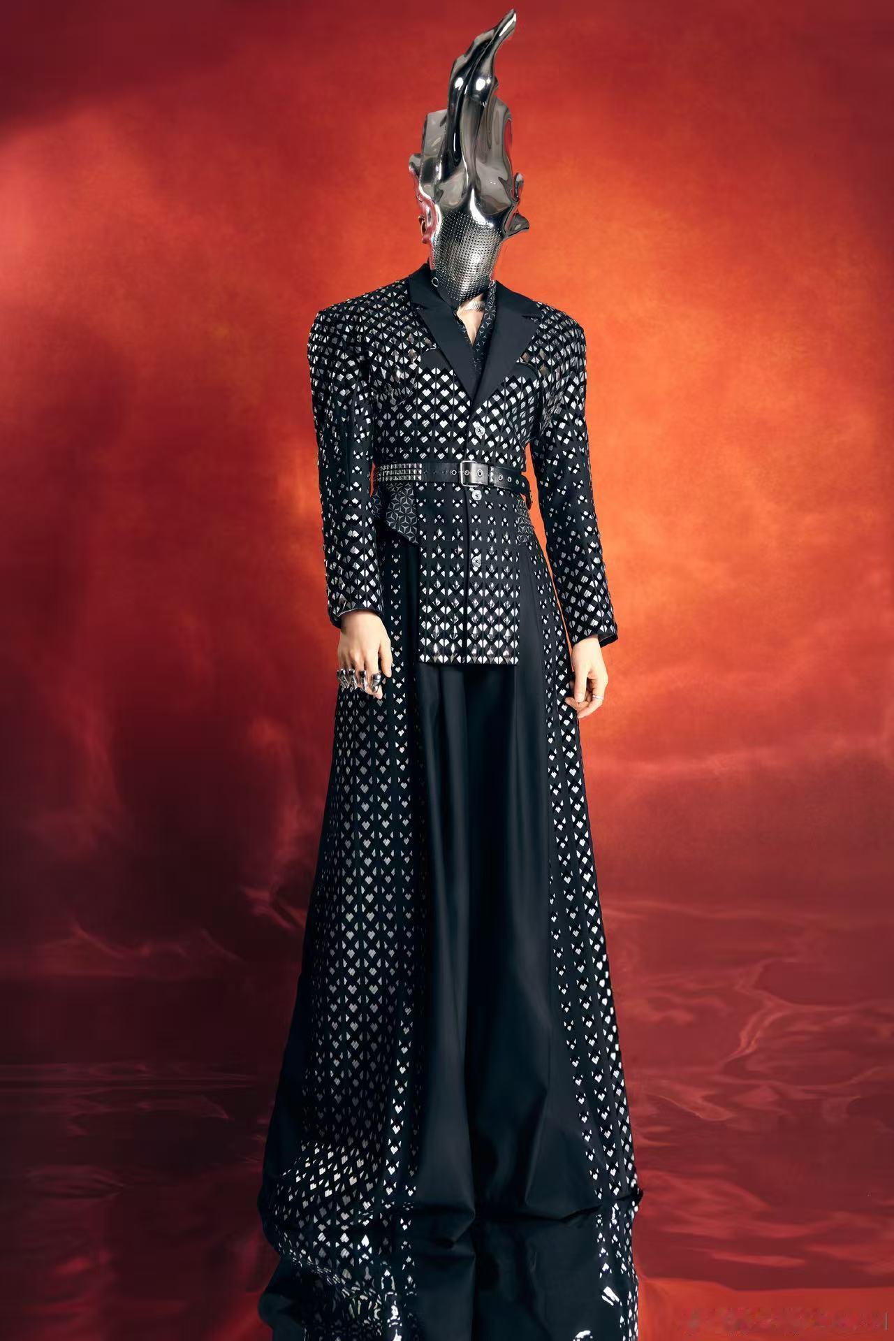 阿云嘎率先从2026年来了 阿云嘎昨天在浙江卫视跨年的造型也太先锋太有特色了，像