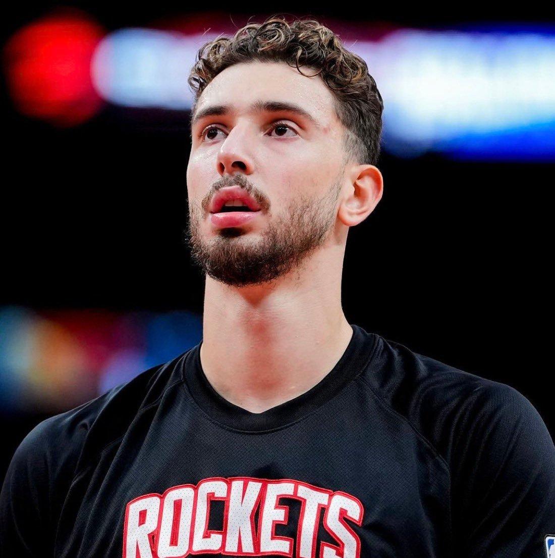 季后赛第一战的申京，真够令人失望的……——全场出战36分钟——19投只有6中，三