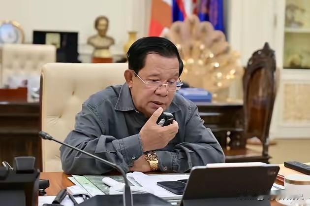 泰柬边境刚开火3天，柬埔寨这边就出了个大新闻，洪森突然在社交平台喊话全国让大家赶