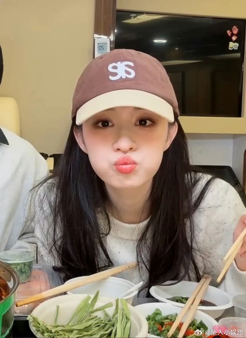 王楚然都奔4了，还在卖萌，你们觉得这样合适吗 