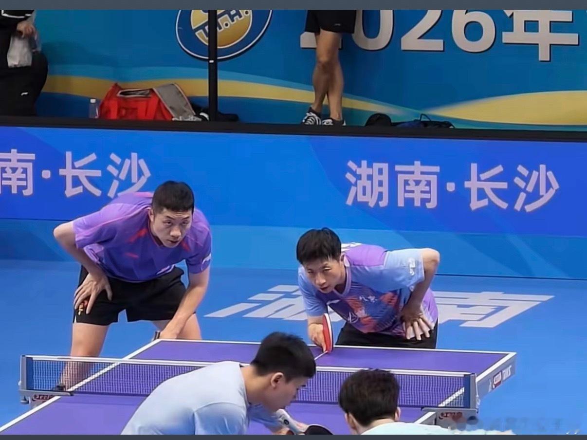 龙蟒组合 爷青回2026年7月16日，38岁的马龙与36岁的许昕时隔五年再度合体