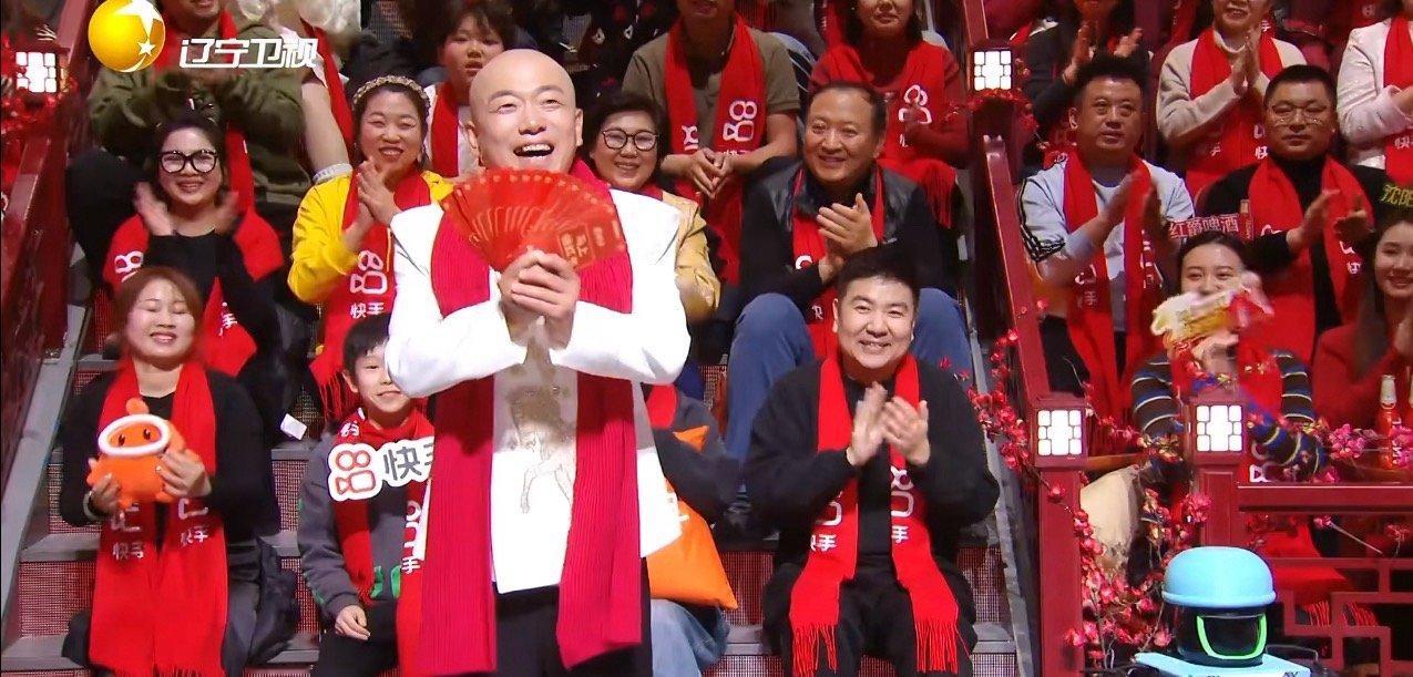 冯巩潘斌龙在辽宁春晚整上新活了辽宁卫视春晚辽宁卫视太会整活了，冯巩潘斌龙我都蛮喜