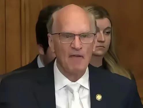 虽然美国承诺乌克兰弃核后，美国会保护乌克兰的。但是乌克兰人也不想想，在大量的核武