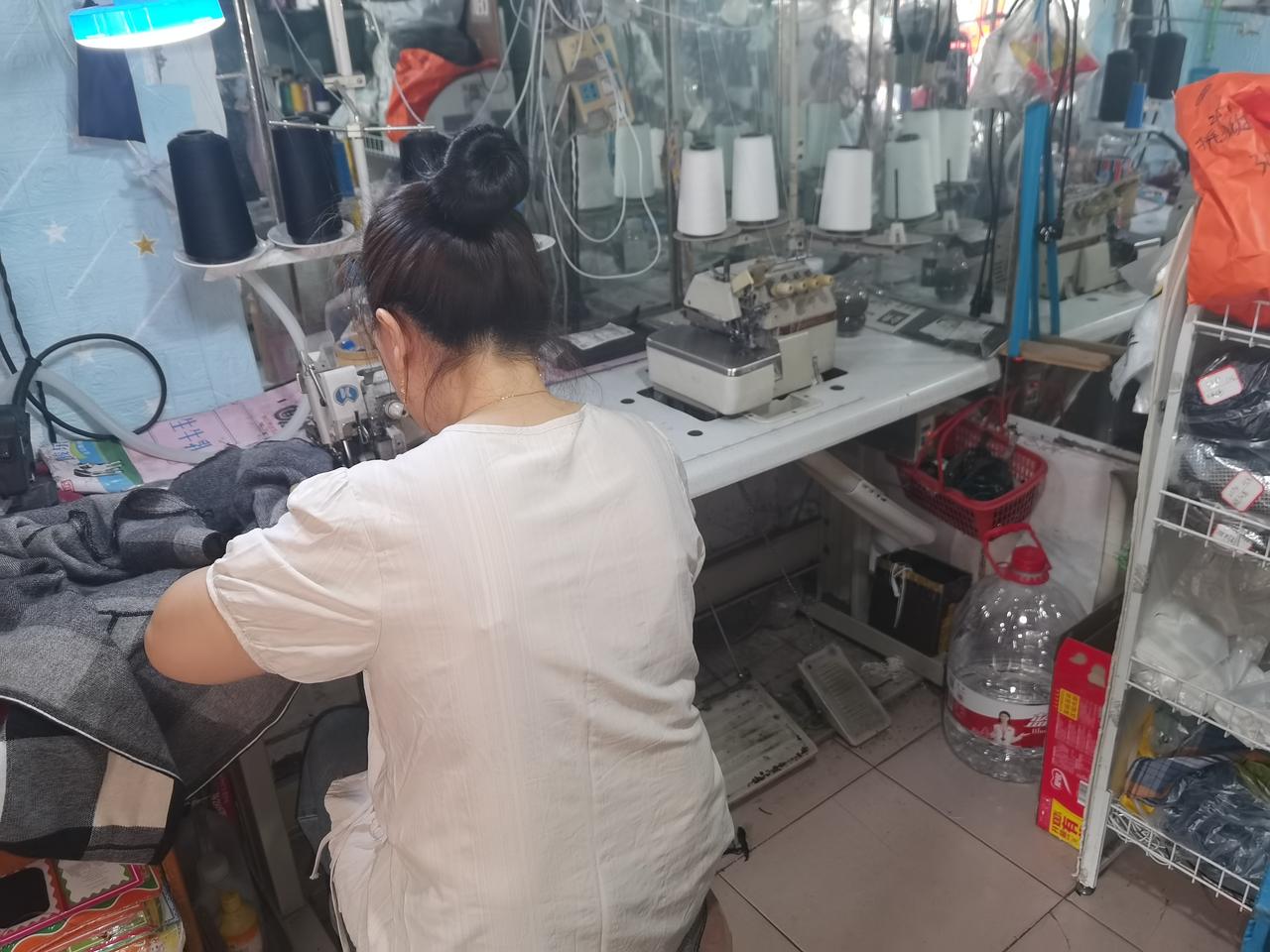 别小看补衣店，投入小收入高

如今各行各业赚钱都不容易，而在城市某个角落，比如菜